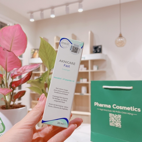 AKNICARE FAST CREAMGEL / KEM TRỊ MỤN KIỂM SOÁT DẦU