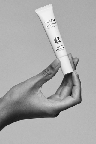 ( Date 2027 ) VERSO LIP SERUM / TINH CHẤT RETINOL 8 DƯỠNG ẨM VÀ TRẺ HÓA CHO MÔI