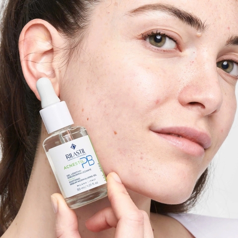 RILASTIL ACNESTIL PB SOOTHING SEBUM-NORMALISING GEL: Gel Dưỡng Ẩm, Làm Dịu & Cân Bằng Hệ Vi Sinh Da Mụn - Công Thức Oil-Free Đột Phá