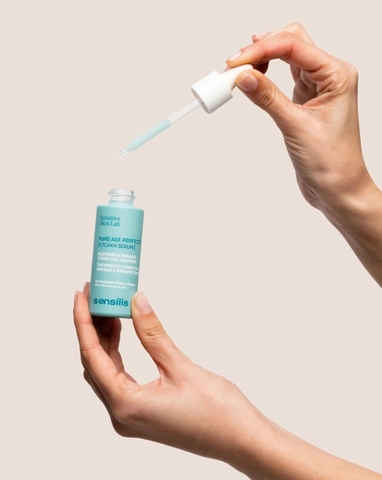 Sensilis Pure Age Perfection [Cicacne Serum]: Giải Pháp Kép Giảm Mụn Và Trẻ Hóa Cho Da Nhạy Cảm