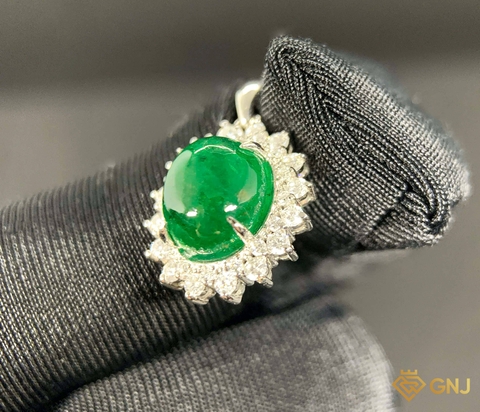 Mặt dây chuyền vàng trắng đính đá Ngọc lục bảo tự nhiên