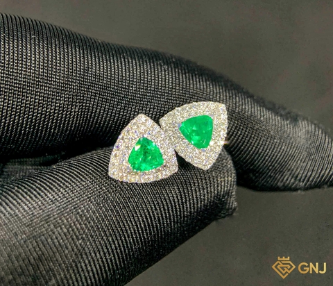 Hoa tai vàng đính đá Ngọc lục bảo thiên nhiên