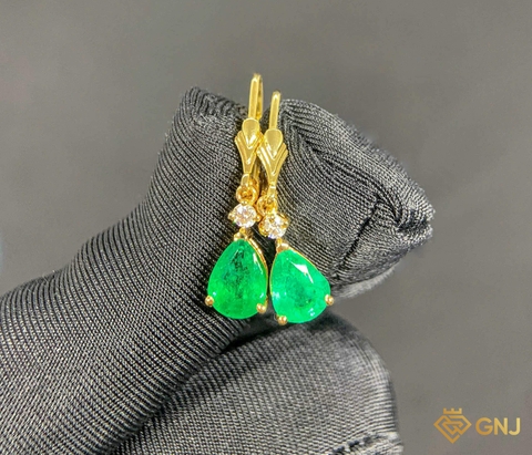 Hoa tai vàng đính đá Ngọc lục bảo thiên nhiên