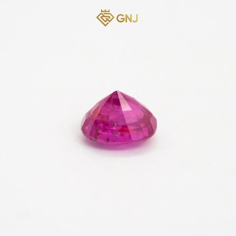 Viên đá ruby tự nhiên Lục Yên.