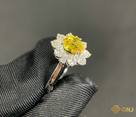 Nhẫn vàng đính đá Sapphire vàng tự nhiên