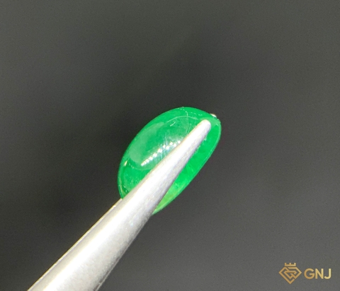 Viên đá Ngọc Lục Bảo tự nhiên
