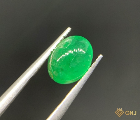Viên đá Ngọc Lục Bảo tự nhiên