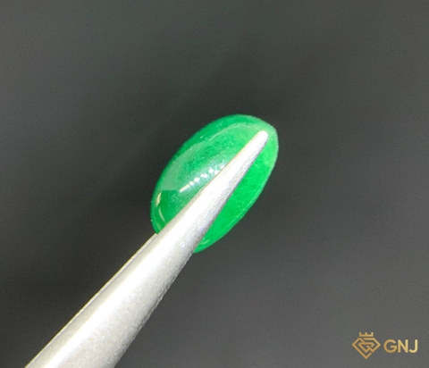 Viên đá Ngọc Lục Bảo tự nhiên