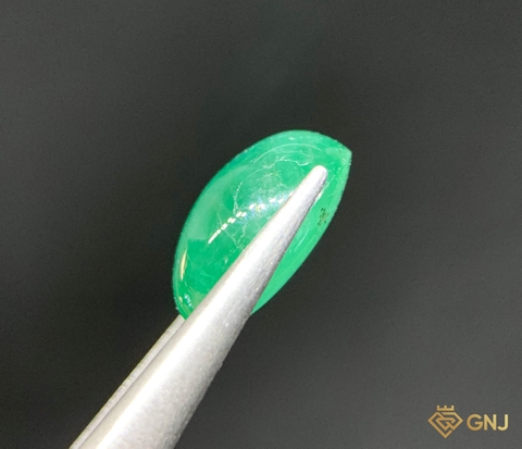 Viên đá Ngọc Lục Bảo tự nhiên