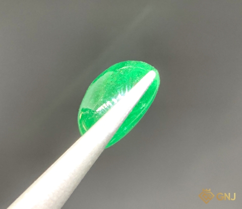 Viên đá Ngọc Lục Bảo tự nhiên