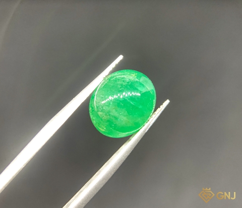 Viên đá Ngọc Lục Bảo tự nhiên