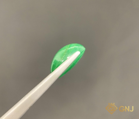 Viên đá Ngọc Lục Bảo tự nhiên
