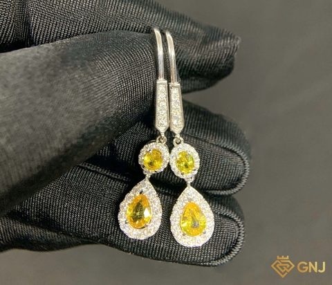 Hoa tai vàng trắng đính đá Sapphire vàng tự nhiên