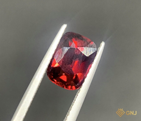 Garnet Tự Nhiên Đỏ 2.65ct - Facet - GNJ