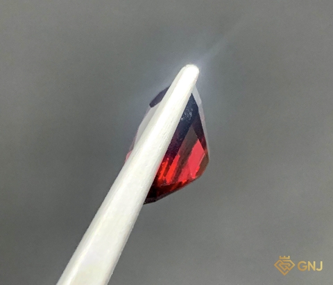 Garnet Tự Nhiên Đỏ 2.65ct - Facet - GNJ