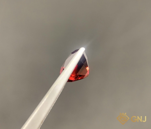 Garnet Tự Nhiên Đỏ 4.5ct - Facet - GNJ