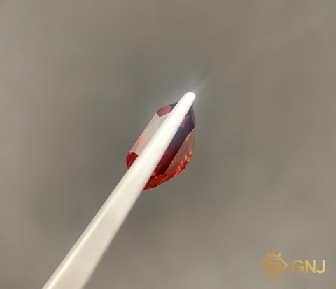 Garnet Tự Nhiên Đỏ 4.5ct - Facet - GNJ