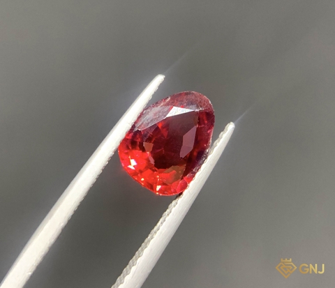 Garnet Tự Nhiên Đỏ 1.85ct - Facet - GNJ
