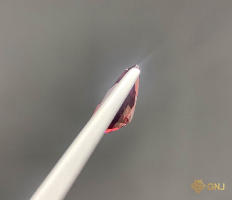 Garnet Tự Nhiên Đỏ 1.85ct - Facet - GNJ