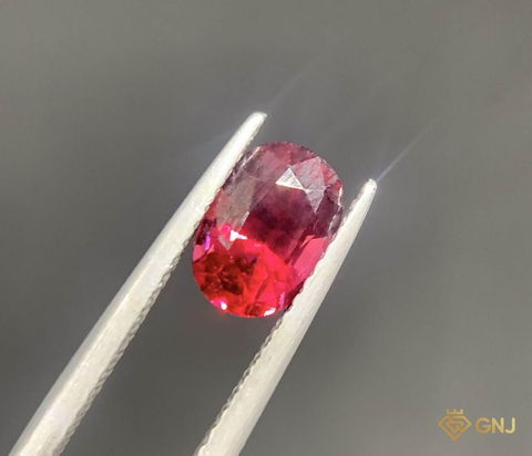 Viên đá Garnet tự nhiên