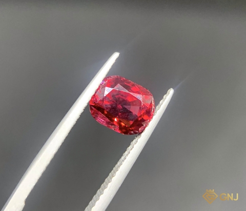Viên đá Garnet tự nhiên