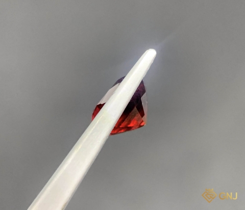 Viên đá Garnet tự nhiên