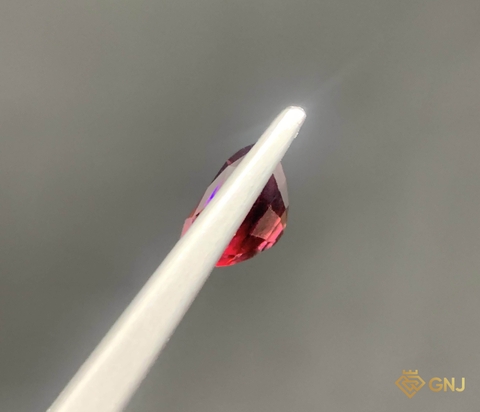 Viên đá Garnet tự nhiên