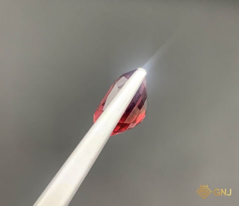 Viên đá Garnet tự nhiên