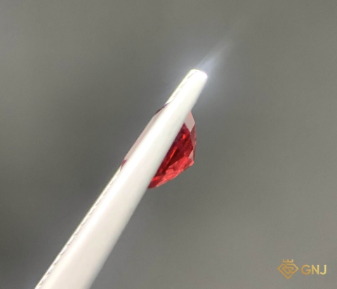 Viên đá Garnet tự nhiên
