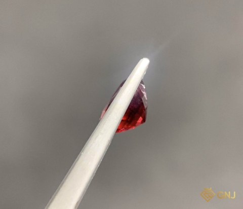 Garnet Tự Nhiên Đỏ 2.15ct - Facet - GNJ