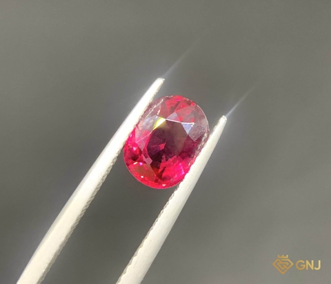 Viên đá Garnet tự nhiên