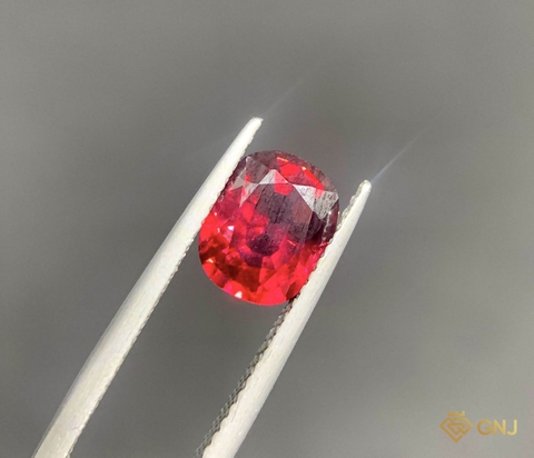 Viên đá Garnet tự nhiên