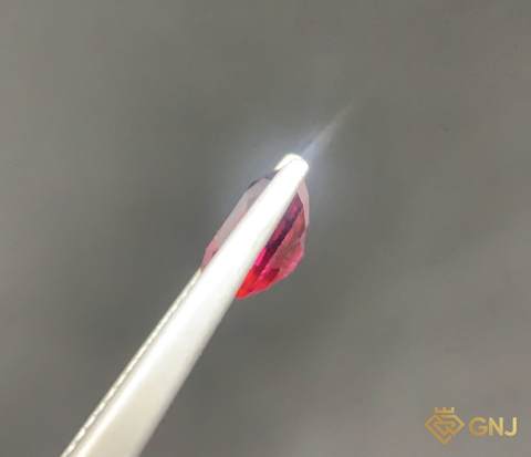 Viên đá Garnet tự nhiên