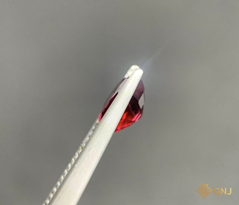 Viên đá Garnet tự nhiên