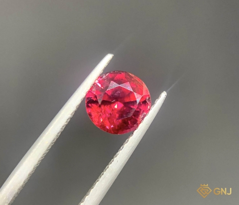 Viên đá Garnet tự nhiên