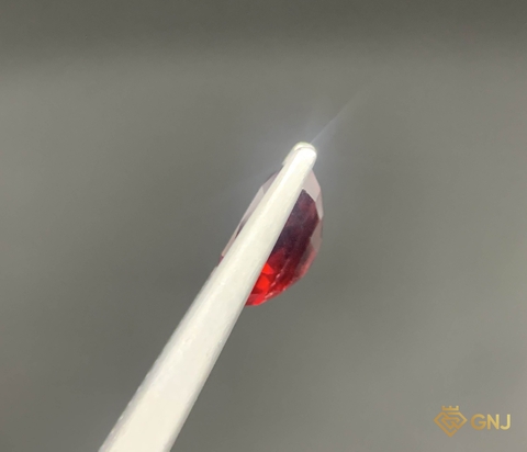Viên đá Garnet tự nhiên