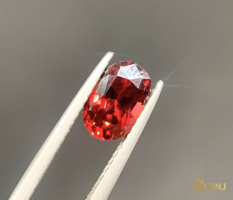 Viên đá Garnet tự nhiên