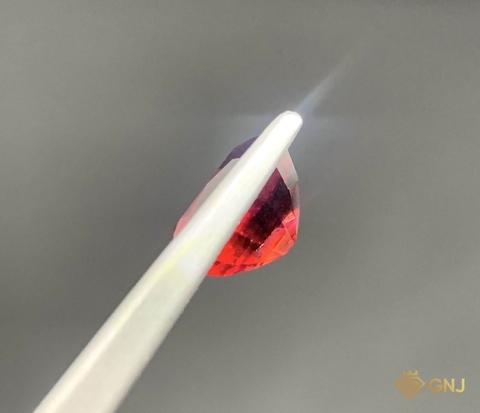 Viên đá Garnet tự nhiên