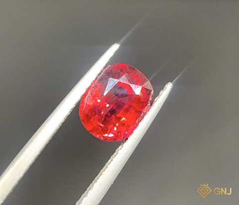 Viên đá Garnet tự nhiên