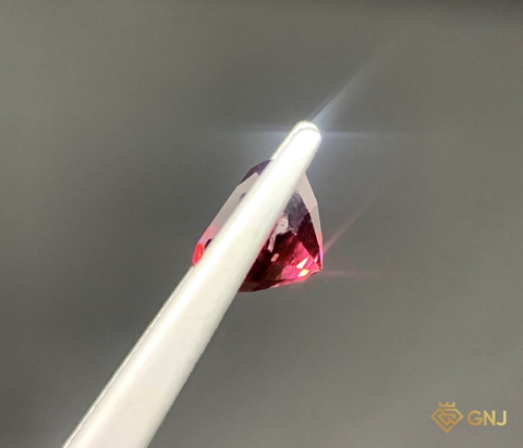 Viên đá Garnet tự nhiên