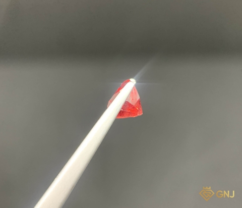 Viên đá Garnet tự nhiên
