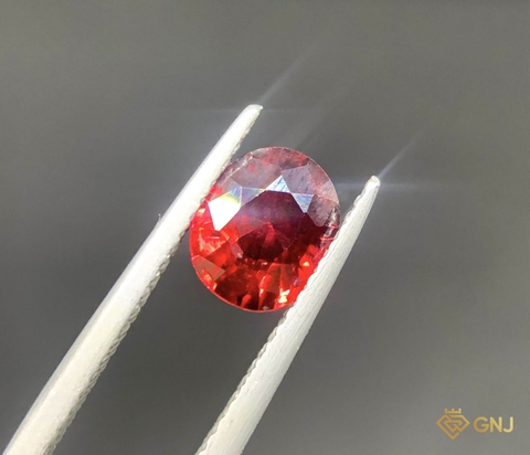 Viên đá Garnet tự nhiên