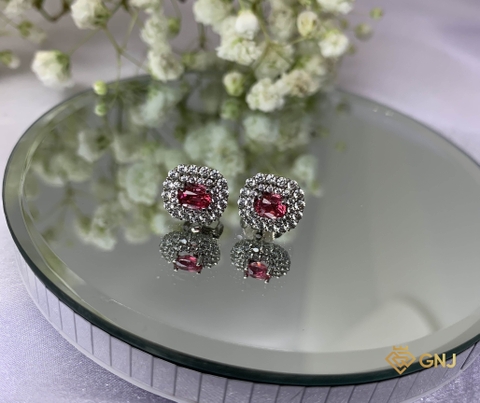 Hoa tai đính đá spinel đỏ thiên nhiên