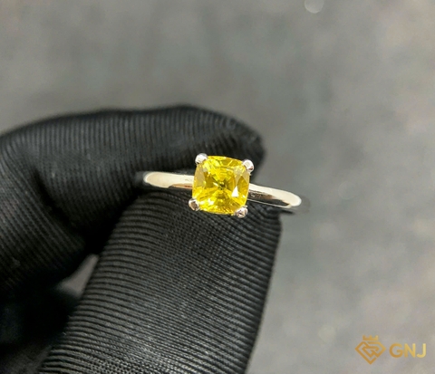 Nhẫn vàng đính đá Sapphire vàng tự nhiên