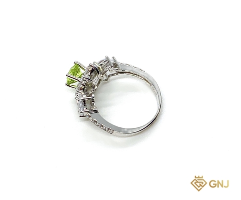 Nhẫn vàng 10k đá chủ Peridot thiên nhiên.