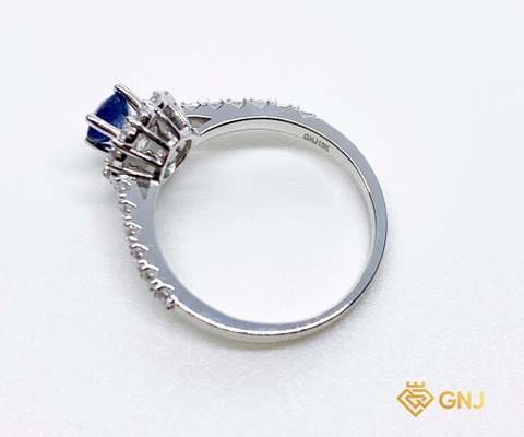 Nhẫn vàng trắng 10k đính đá Sapphire xanh thiên nhiên