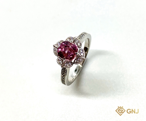 Nhẫn Vàng 10K Đá Chủ Spinel Hồng Ánh Tím - GNJ