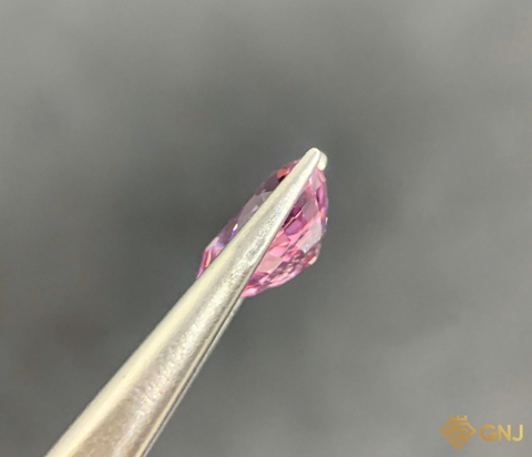 Viên đá Spinel tự nhiên