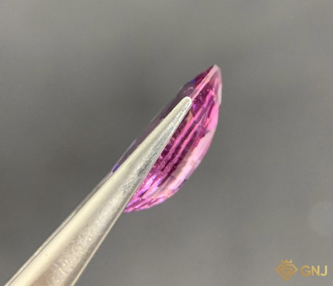 Viên đá Spinel tự nhiên