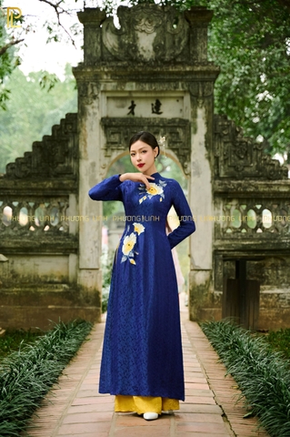 ÁO DÀI LỤA TƠ TẰM HÀ ĐÔNG THÊU TAY CHỈ TƠ HOA MẪU ĐƠN _ Mộc Miên